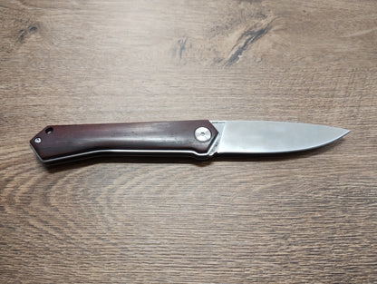 Nóż składany kieszonkowy ze stali nierdzewnej z rękojeścią z drewna sandałowego