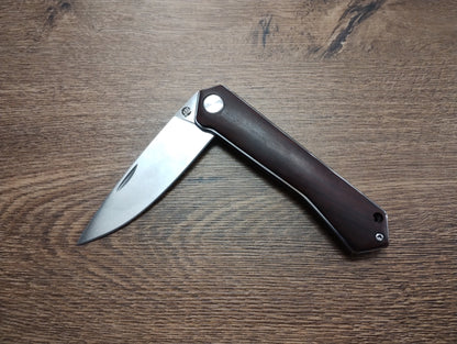 Nóż składany kieszonkowy ze stali nierdzewnej z rękojeścią z drewna sandałowego