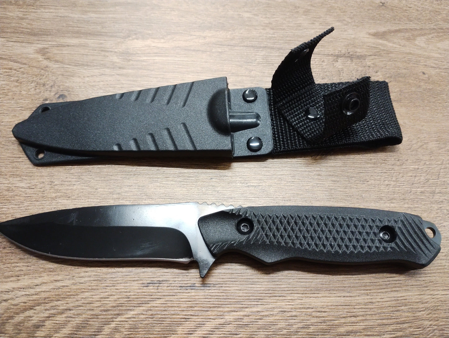 Nóż taktyczny z ostrzem stałym ze stali nierdzewnej – 20 cm