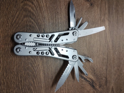Multitool 24w1 – stal nierdzewna 420 z zestawem bitów i etui
