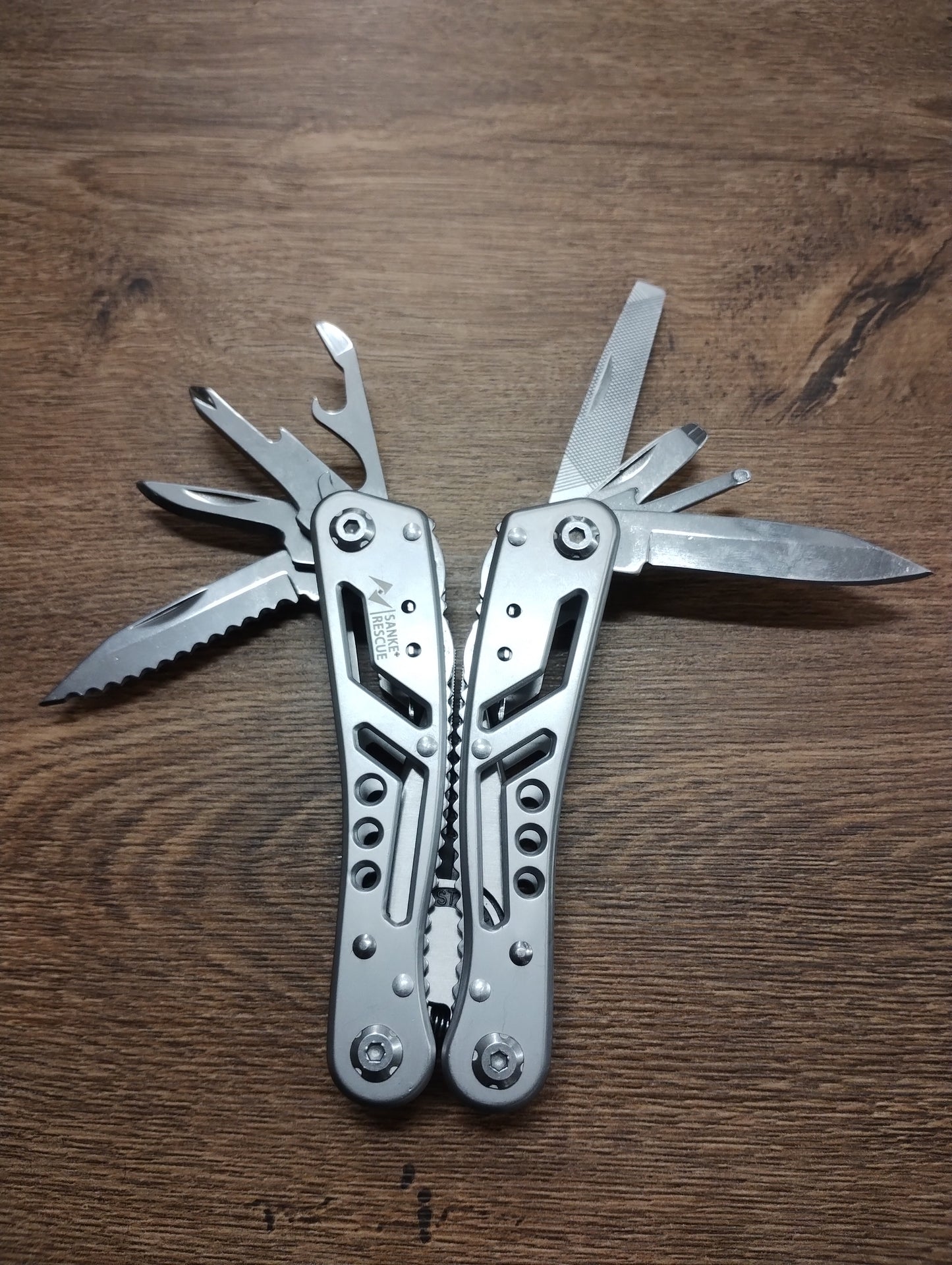 Multitool 24w1 – stal nierdzewna 420 z zestawem bitów i etui