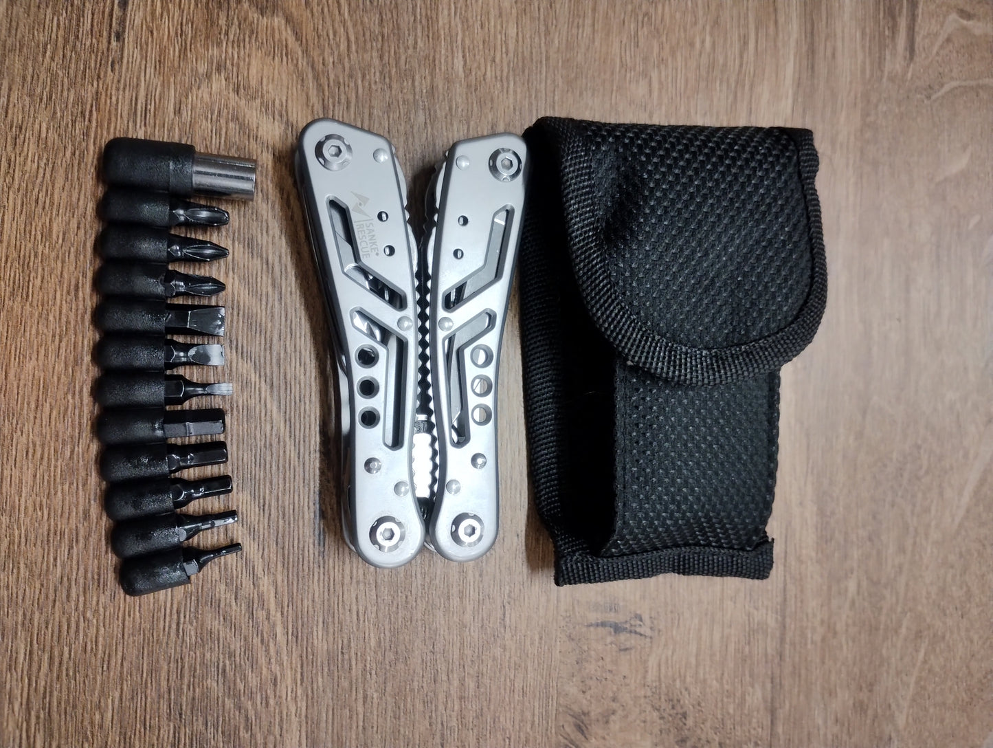 Multitool 24w1 – stal nierdzewna 420 z zestawem bitów i etui