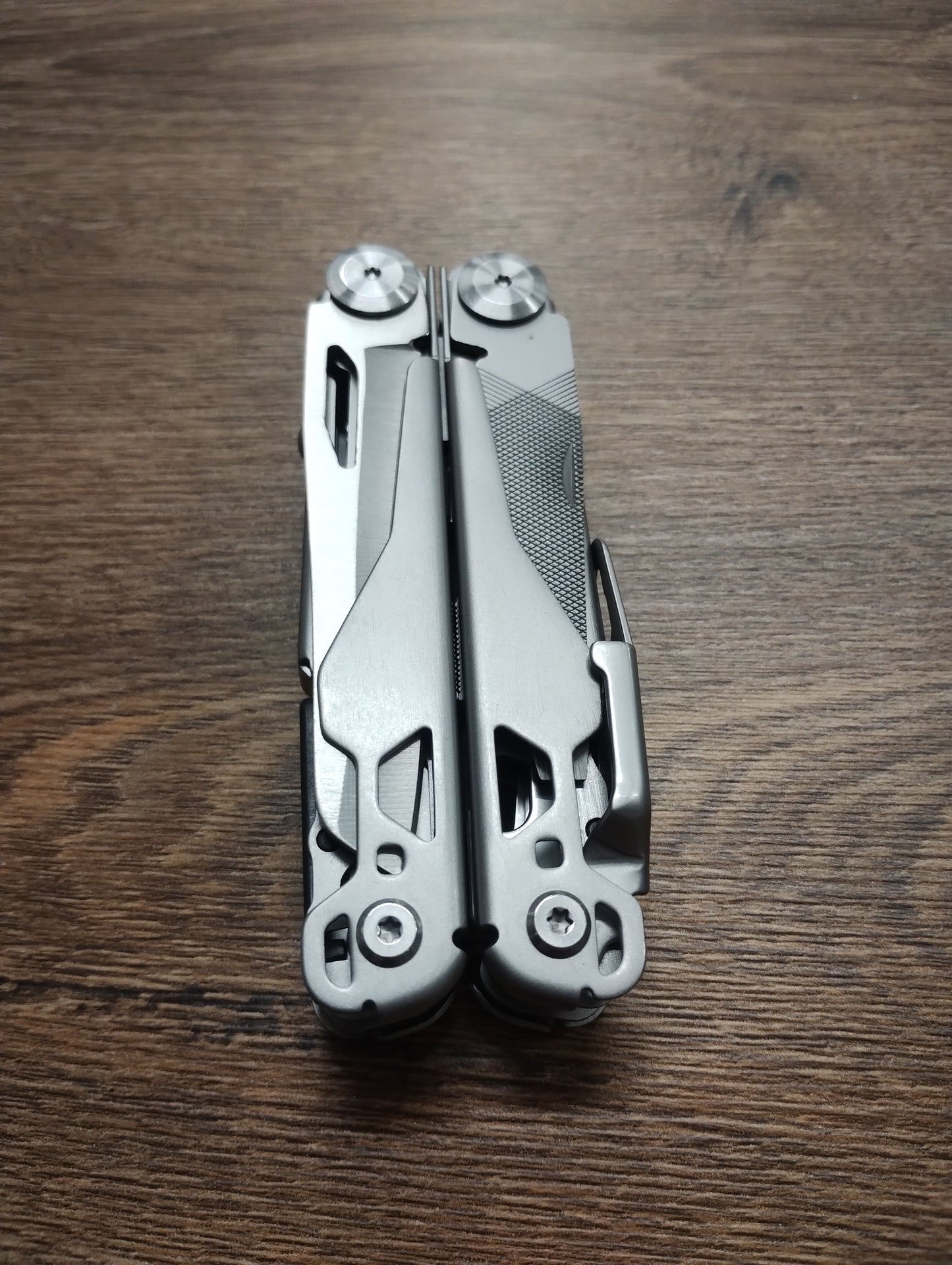 Multitool 19w1 – stal nierdzewna, nóż, piła, bity, etui EDC