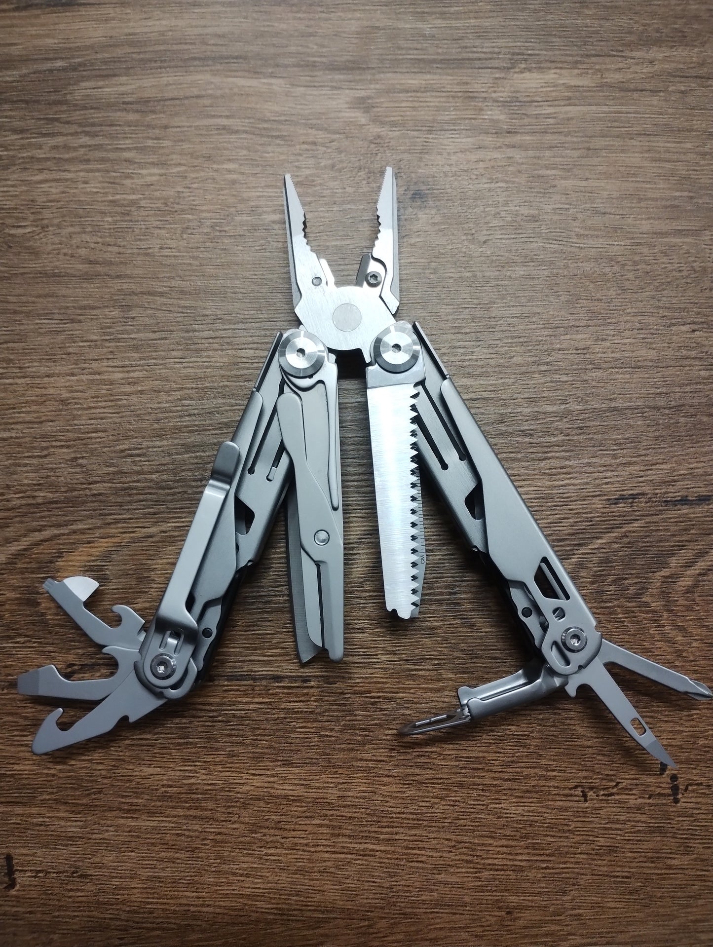 Multitool 19w1 – stal nierdzewna, nóż, piła, bity, etui EDC
