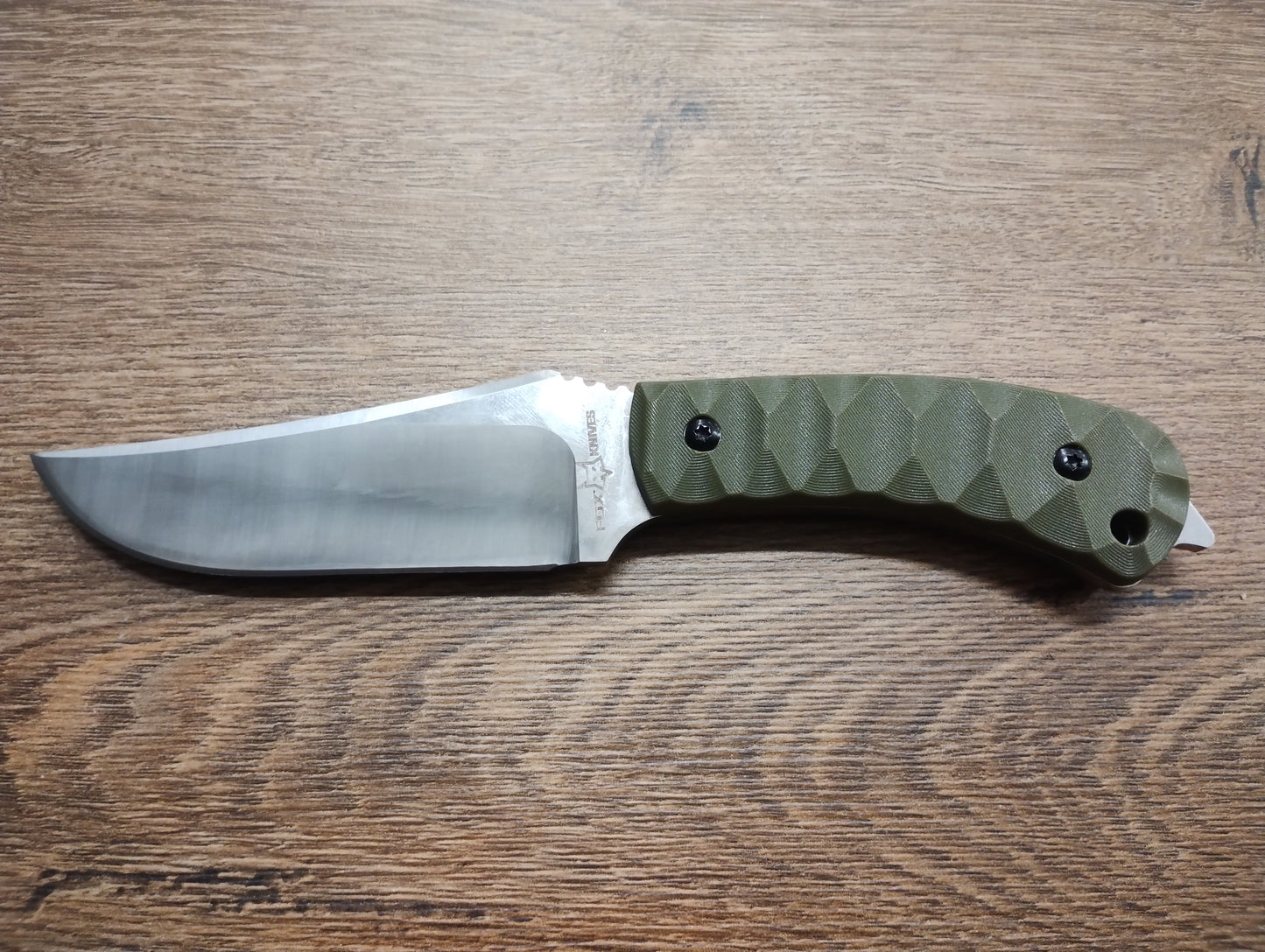 Nóż z ostrzem stałym – stal nierdzewna, pochwa kydex, wytrzymały EDC