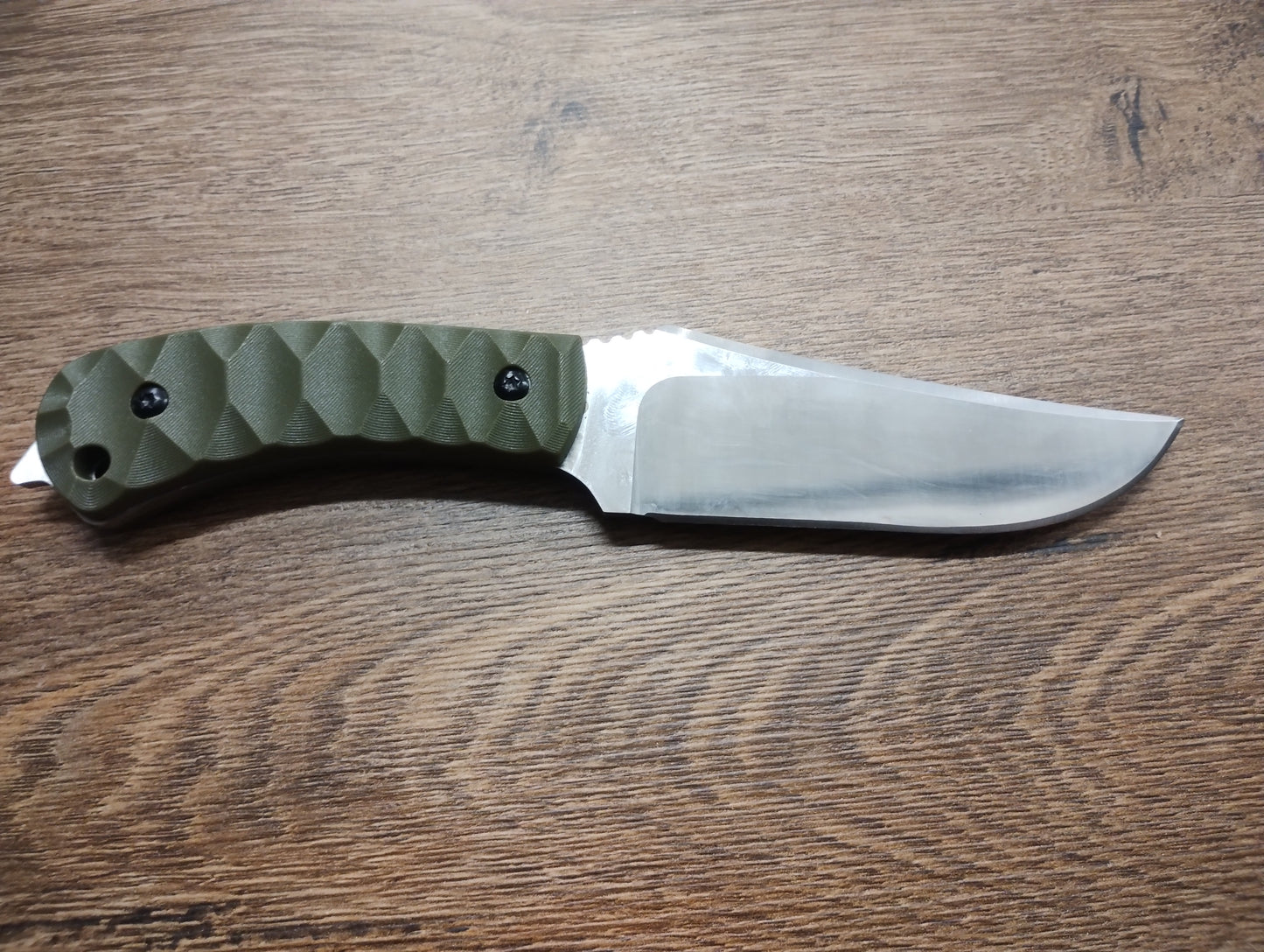 Nóż z ostrzem stałym – stal nierdzewna, pochwa kydex, wytrzymały EDC