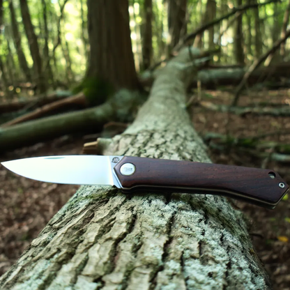 Nóż składany kieszonkowy ze stali nierdzewnej z rękojeścią z drewna sandałowego