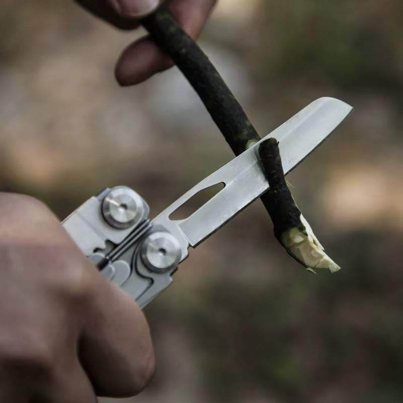 Wielofunkcyjny Multitool Survivalowy z 16 Narzędziami – Stal Nierdzewna