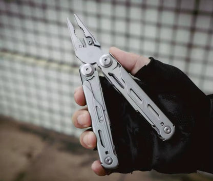 Wielofunkcyjny Multitool Survivalowy z 16 Narzędziami – Stal Nierdzewna