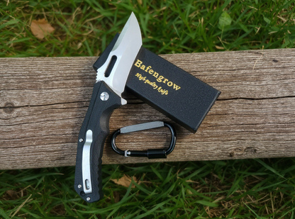 Nóż składany z ostrzem D2 i rękojeścią G10